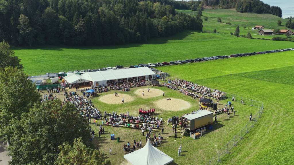 Saisonabschluss in Bütschwil: Die Bösen am Herbstschwingfest