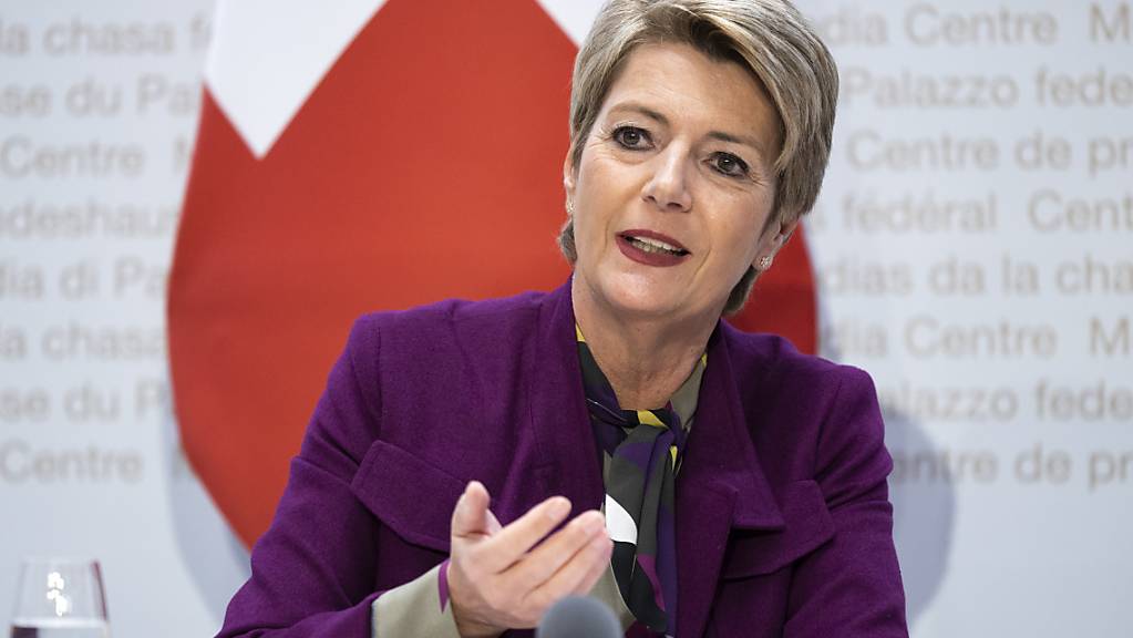 Bundesrätin Karin Keller-Sutter wird am Treffen der EU-Innenminister ihre Amtskollegen darüber informieren, dass die Schweiz ihren Beitrag bei der Aufnahme von Geflüchteten aus der Ukraine leisten will. (Archivbild)