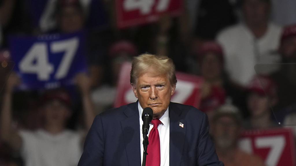 Der republikanische Präsidentschaftskandidat Donald Trump spricht bei einer Wahlkampfveranstaltung in Nevada. Foto: Jae C. Hong/AP/dpa