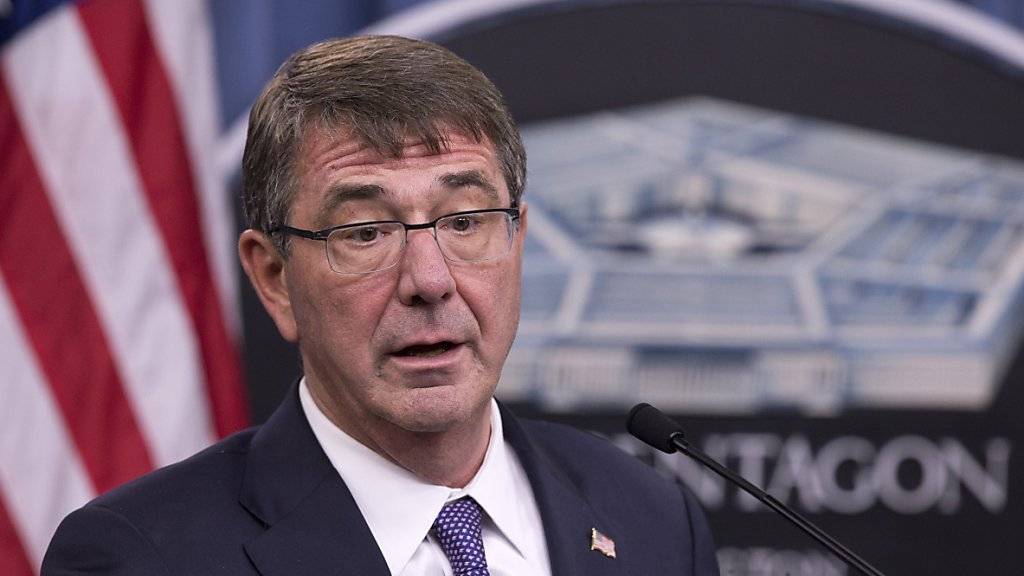 US-Verteidigungsminister Ashton Carter fordert die Koalitionspartner auf, sich stärker im Kampf gegen die Islamistenmiliz IS zu engagieren. (Archivbild)