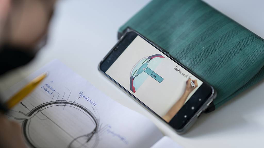 Die Konservative Partei fordert ein Handyverbot an Englands Schulen. (Archivbild)