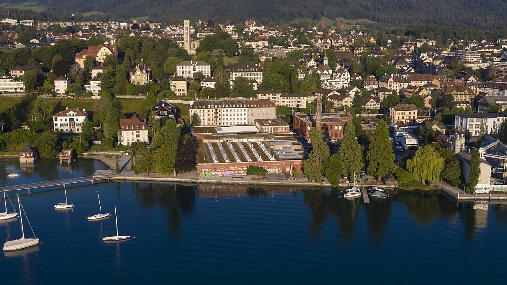 Die Kibag plant auf ihrem Gelände (rechts im Bild) in Wollishofen Wohnungen. Die Stadt Zürich will das verhindern. (Archivbild)