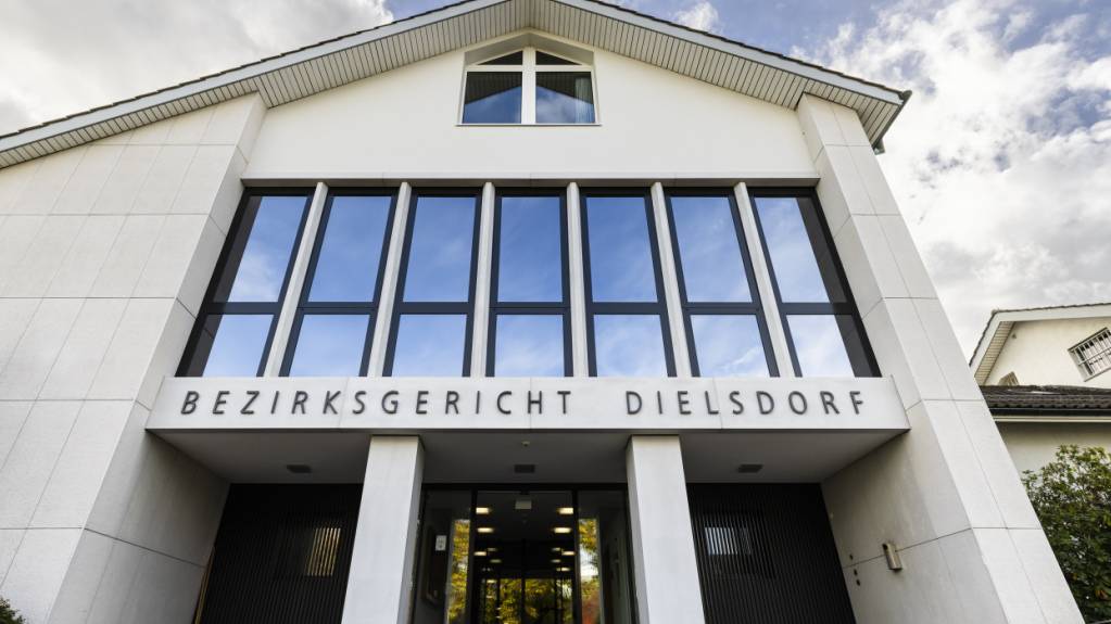 Ein Jugendlicher wurde für seinen Messerangriff auf einen orthodoxen Juden am Dienstag vom Jugendgericht Dielsdorf verurteilt. (Archivbild)