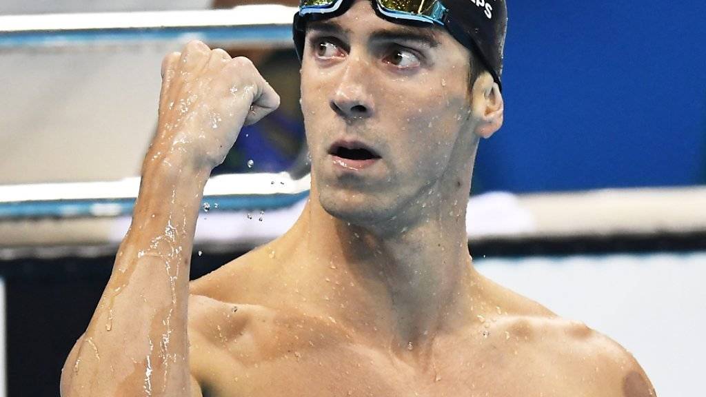 Michael Phelps freut sich über den Sieg über 200 m Delfin