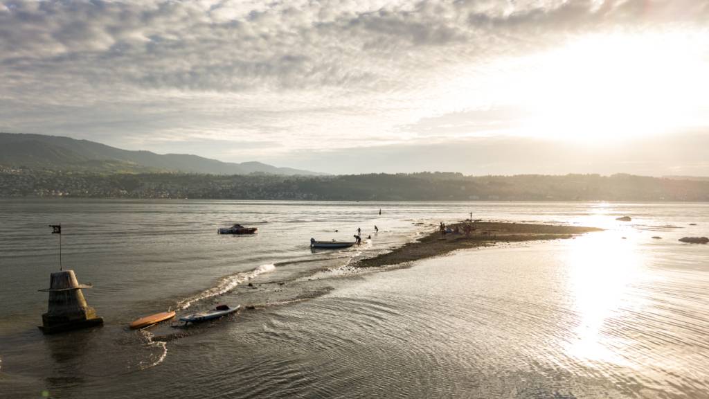 Der Zürichsee ist wegen der Trockenheit um eine Insel reicher