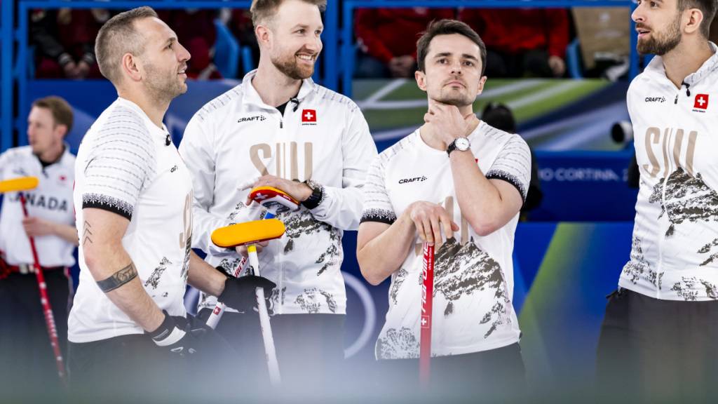 Das Team um Skip Yannick Schwaller (Zweiter v.l.), Sven Michel Benoît Schwarz-van Berkel und Pablo Lachat-Couchepin (v.l.) sind als erstes Schweizer Männer-Team die Nummer 1 in der Weltrangliste