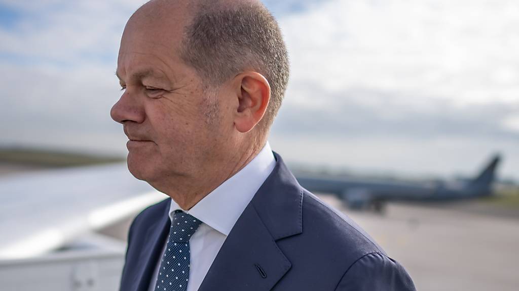 Bundeskanzler Olaf Scholz ist in Israel angekommen. Foto: Michael Kappeler/dpa Pool/dpa