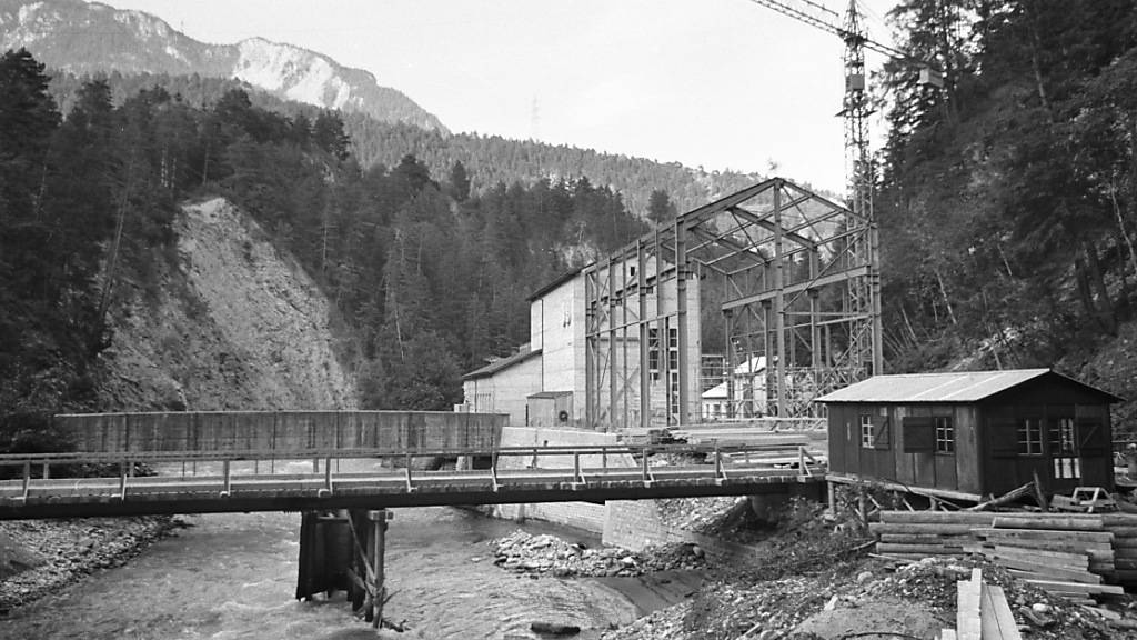 Seit 1949 nutzt das EWZ im Kraftwerk Tiefencastel West das Wasser der Julia für die Stromproduktion. Hier im Bild die Baustelle des Julia-Kraftwerkes, ebenfalls des EWZ von 1968. (Archiv)