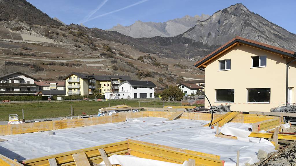 Die Schweiz wird wieder vermehrt zum Mietervolk – denn die Eigenheimpreise steigen seit 20 Jahren und ein Ende ist nicht in Sicht. (Archivbild)