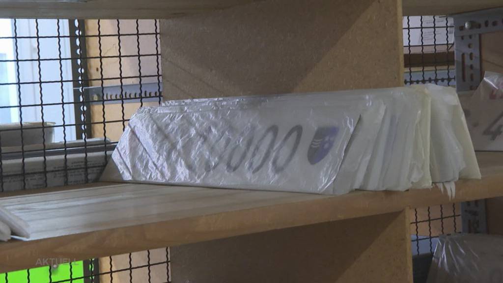 Begehrte Nummer: Kontrollschild AG 10 000 kommt unter den Hammer