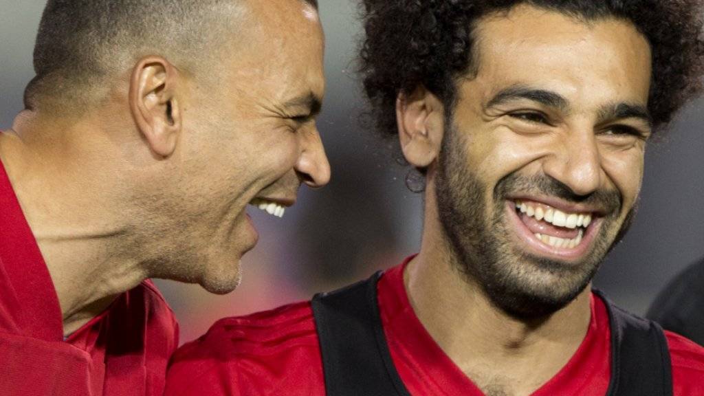 Essam El-Hadary (links) und Stürmerstar Mohamed Salah sind zum Scherzen aufgelegt