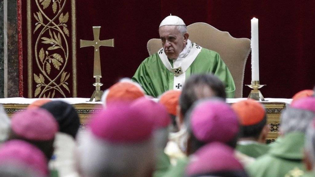 Papst Franziskus bei der Abschlussmesse beim Anti-Missbrauchsgipfel der katholischen Kirche im Vatikan