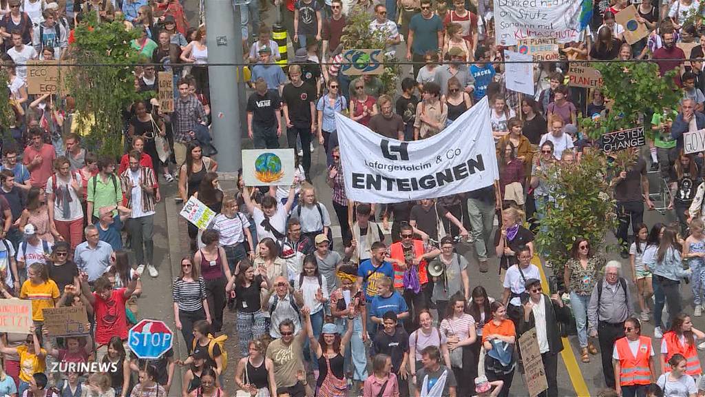 10'000 Menschen demonstrieren auf Zürcher Strassen für den Klimaschutz