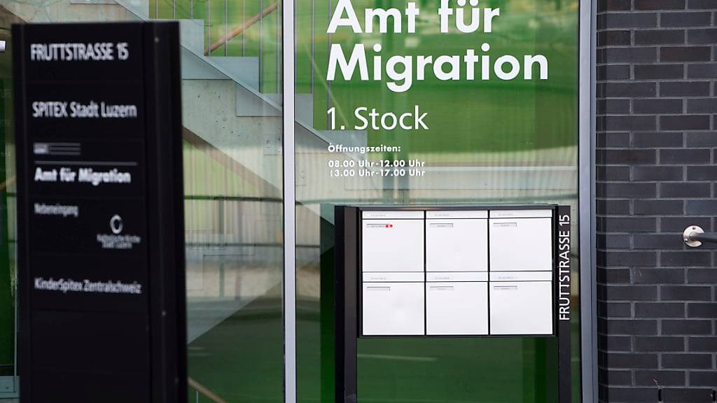 Die Stadt Luzern beantwortet ein Postulat zum einfacheren Wechsel des Aufenthaltsstatus von Personen mit Migrationshintergrund. (Symbolbild)