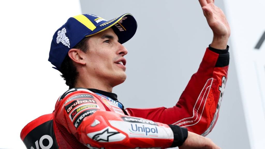 Marc Marquez winkt ins Publikum