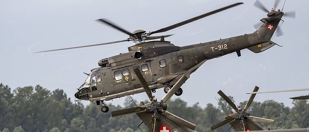 Super Puma der Armee bei Flugschau in Frankreich beschädigt