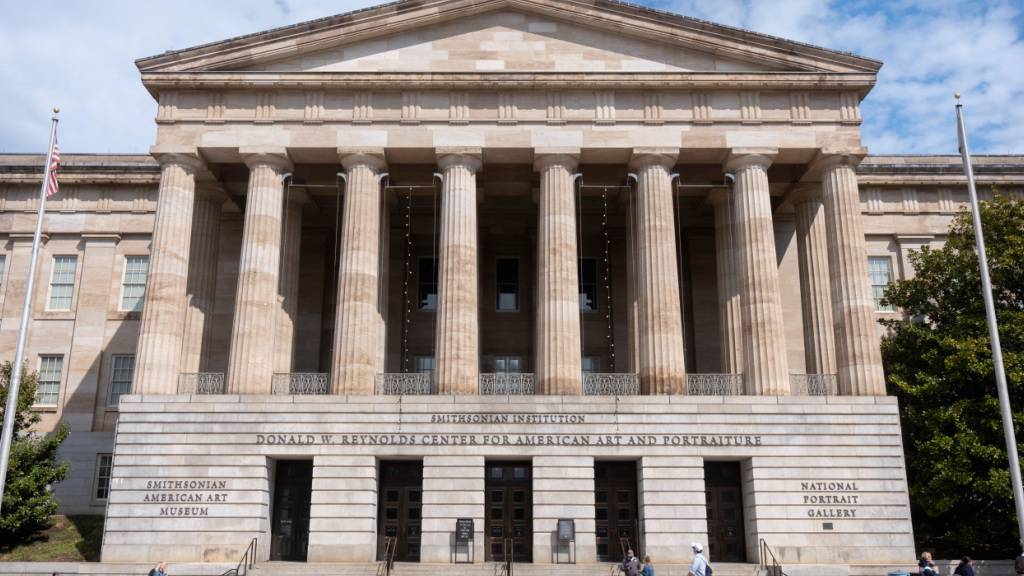 ARCHIV - Das Donald W. Reynolds Center for American Art and Portraiture, Sitz der National Portrait Gallery und des Smithsonian American Art Museum, ist in Washington zu sehen. Foto: Mark Schiefelbein/AP/dpa