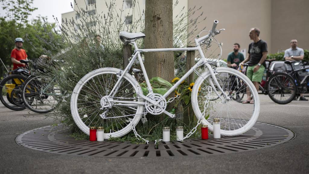 Tödlich verunfallte Velofahrerin (24) bekommt Ghost Bike in Wiedikon