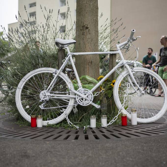 Tödlich verunfallte Velofahrerin (24) bekommt Ghost Bike in Wiedikon