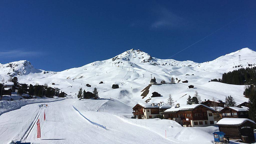 Blick ins menschenleere Skigebiet von Arosa einen Tag nach dem Lockdown im März. Die Bergahnen waren trotzdem erfolgreiche.