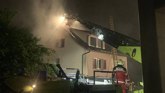 Brand in Einfamilienhaus verursacht grossen Sachschaden 