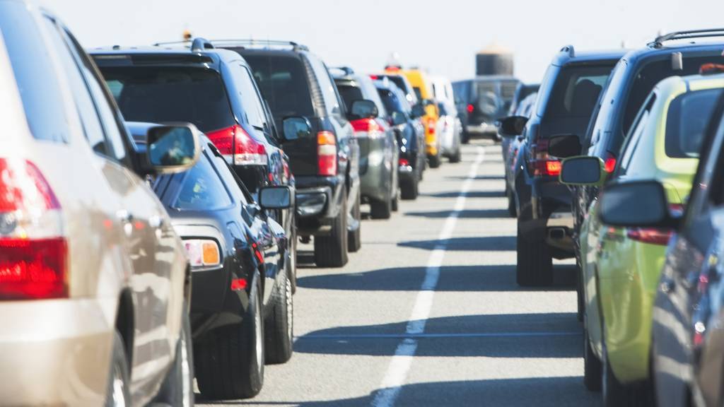Chaos auf der A1 – mehrere Unfälle behindern Feierabendverkehr