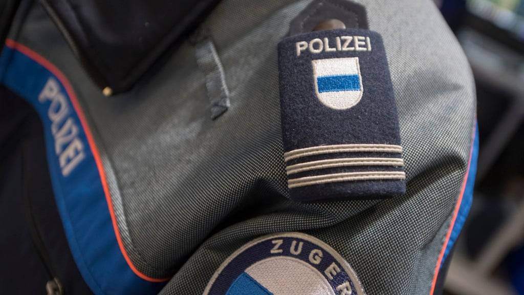 Ein 46-jähriger Velofahrer hat sich am Samstagabend in Neuheim bei einem Selbstunfall erheblich verletzt. (Symbolbild)