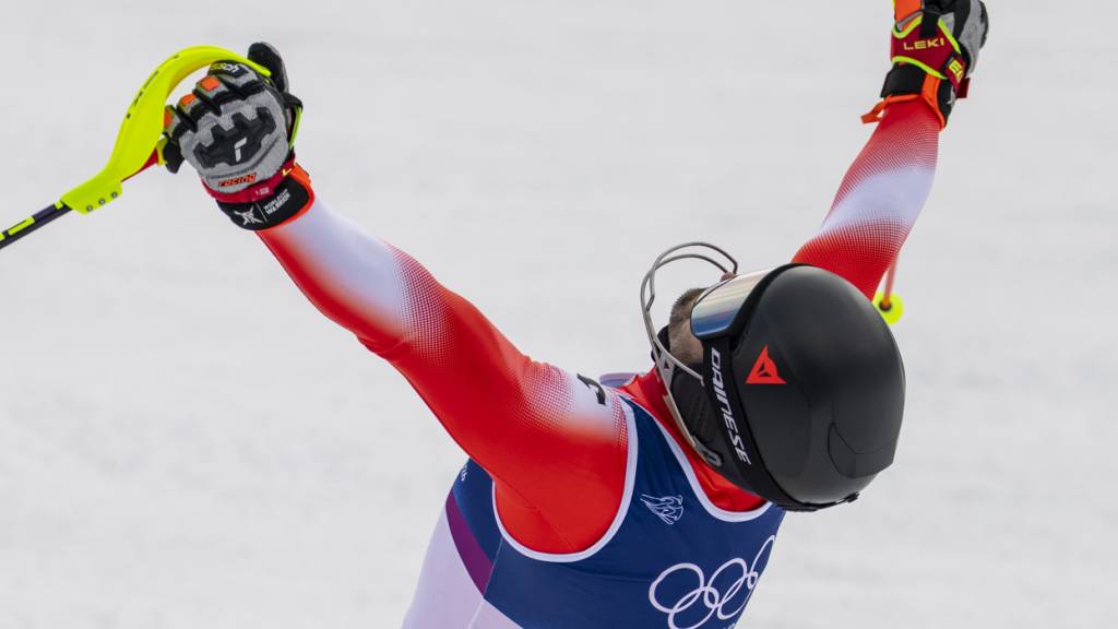 Loïc Meillard jubelt über seinen Olympiasieg im Slalom