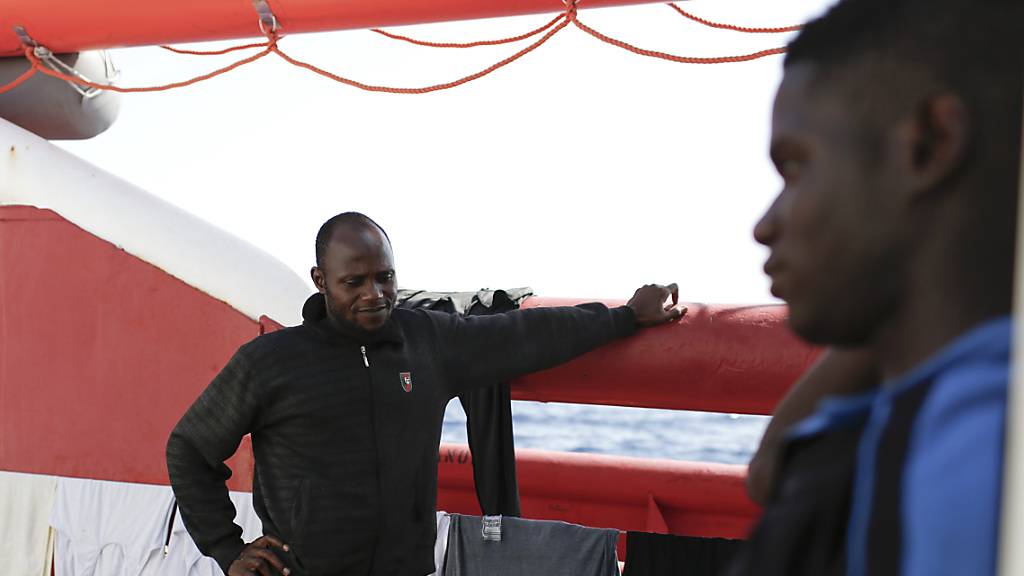 Das Rettungsschiff «Ocean Viking» hat bei einem neuen Einsatz vor der libyschen Küsten 48 Bootsflüchtlinge an Bord genommen. Unter ihnen seien Frauen, sehr junge Kinder und ein Neugeborenes, teilte die Hilfsorganisation SOS Méditerranée mit. (Archivbild)
