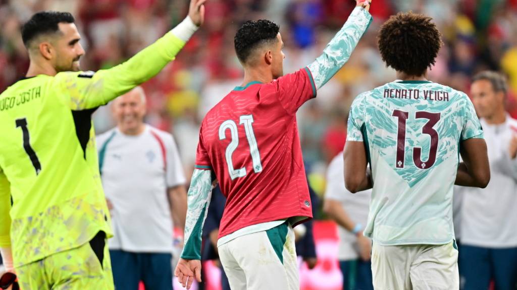 Ehrung für Diogo Jota: Cristiano Ronaldo mit der Nummer 21 der verstorbenen Stürmers