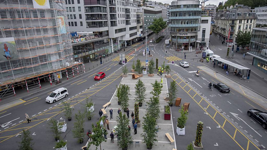 In der Stadt Luzern wurde nicht nur der Carparkplatz beim Löwenplatz während der Corona-Krise zur Grünzone, auch Restaurants konnten mehr öffentlichen Grund nutzen. (Archivbild)