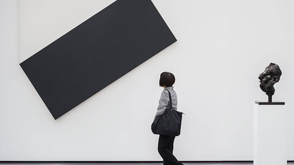 Ellsworth Kellys «White Triangle with Black» in der Ausstellung der Sammlung von Hubert Looser im Kunsthaus Zürich (Aufnahme vom Juni 2013).