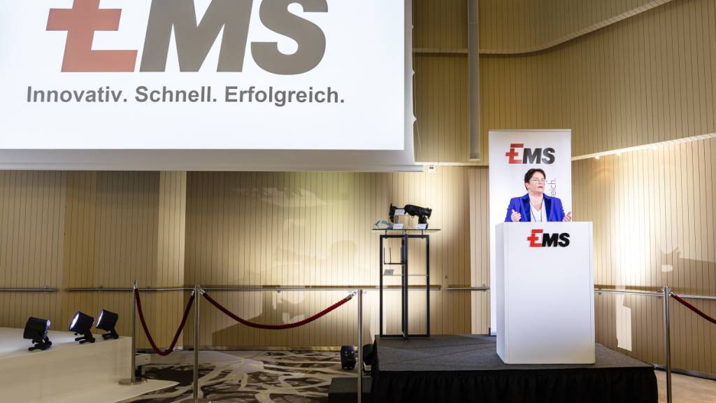 Die Ems-Chemie hat im Geschäftsjahr 2025 bei einem etwas tieferen Umsatz den Gewinn abermals gesteigert. Geholfen hat eine Verkaufsoffensive mit profitablen Neugeschäften. (Archivbild)