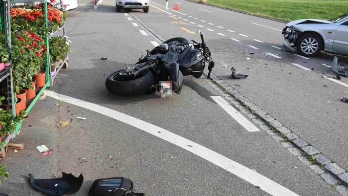 Beim Abbiegen Töfffahrer übersehen