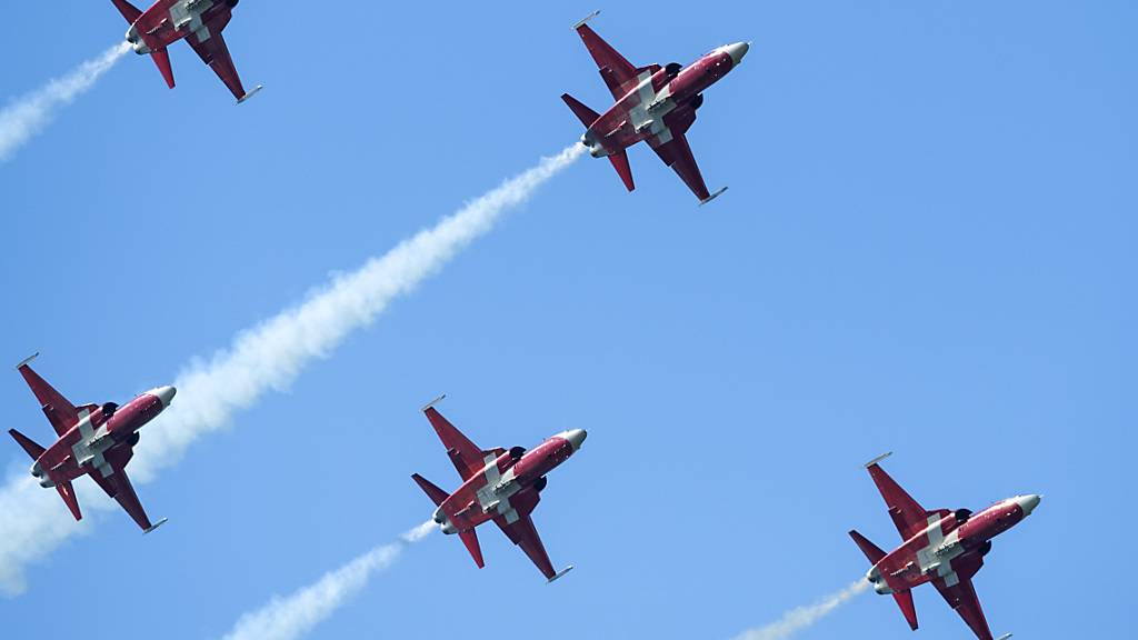 Die Kunstflugstaffel Patrouille Suisse fliegt mit F5-Tiger-Flugzeugen. (Archivbild)