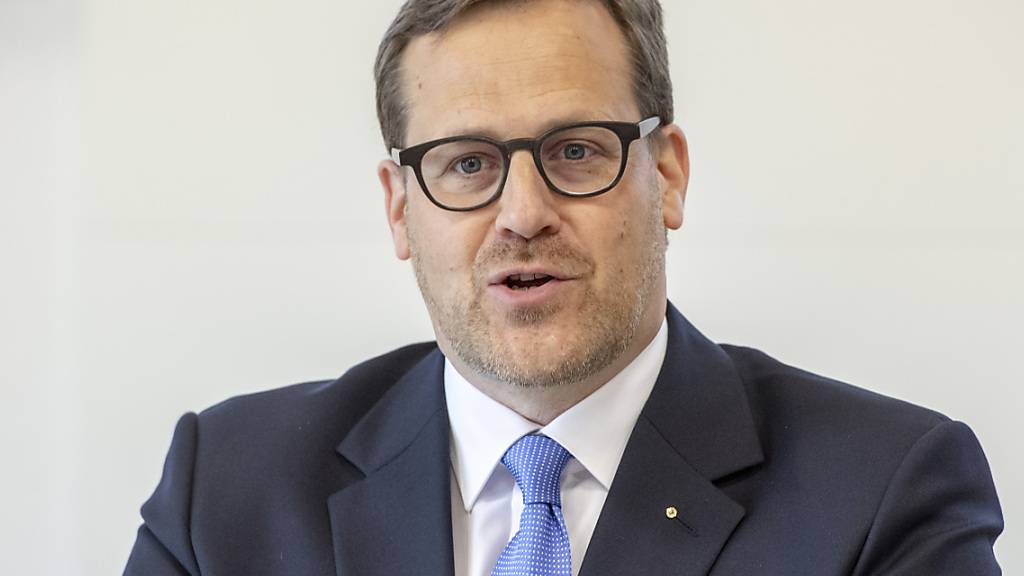 Der Schwyzer Finanzdirektor Kaspar Michel (FDP) hat eine so gut gefüllte Staatskasse, dass Rufe nach Steuersenkungen laut werden. (Archivaufnahme)