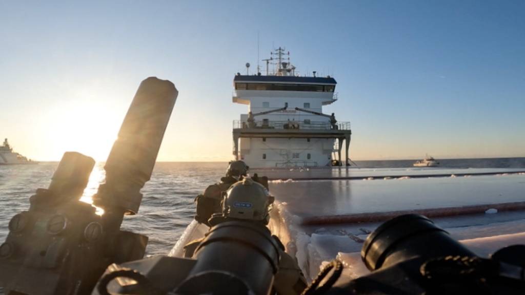 Finnland: Besatzung auf verdächtigem Schiff verhört