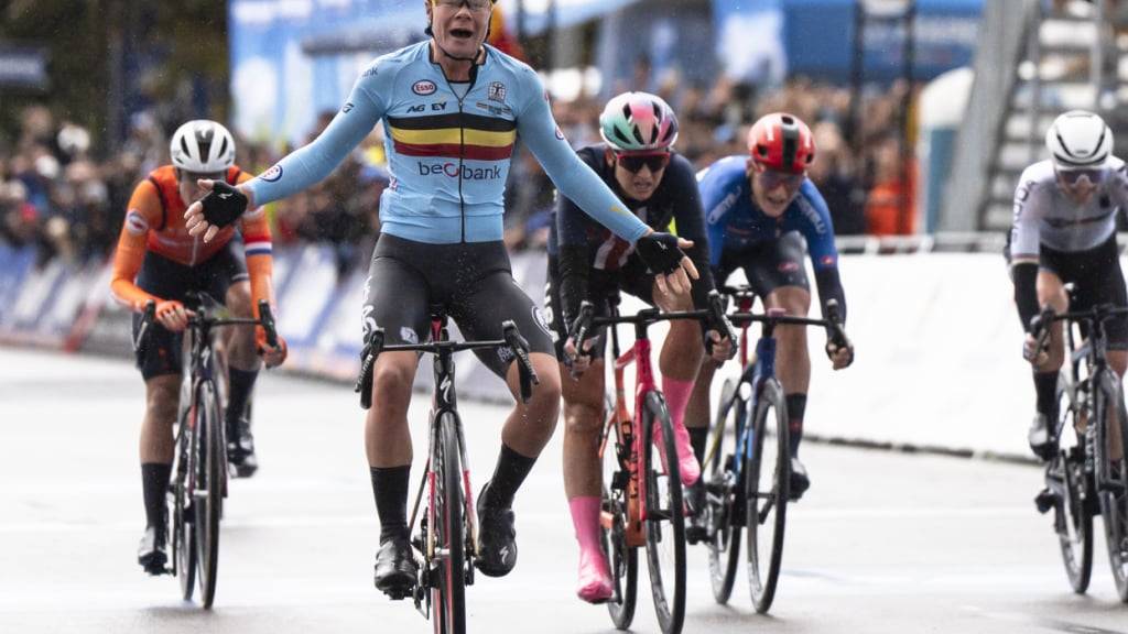 Überlegene Siegerin im Sprint: Lotte Kopecky triumphiert auf dem Zürcher Sechseläutenplatz und gewinnt zum zweiten Mal WM-Gold