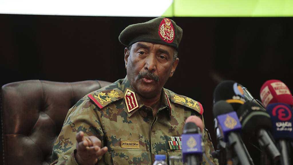 Massenproteste gegen Putschregierung im Sudan - starke Militärpräsenz