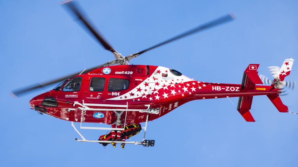 Der Verletzte wurde mit einem Helikopter ins Spital Sitten geflogen, wo er am Samstag verstarb. (Symbolbild)