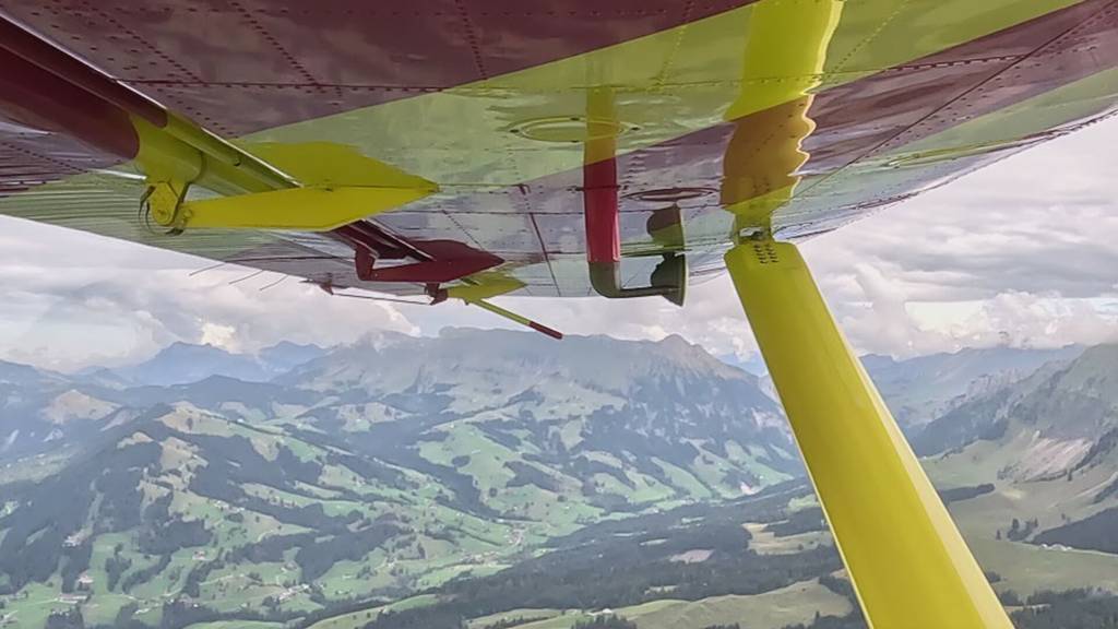 Flug mit historischem Yeti-Porter