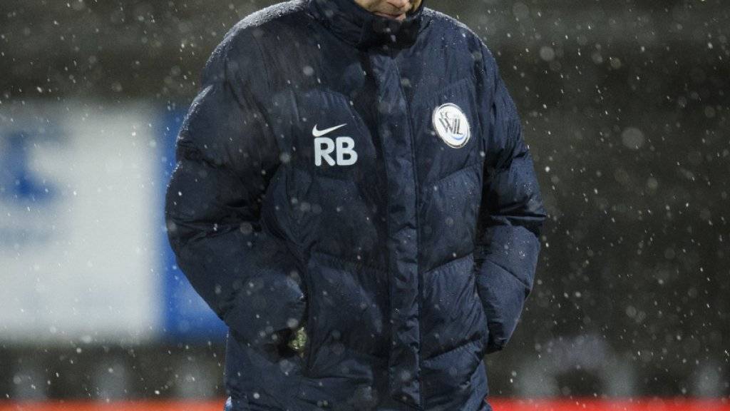 Der FC Wil, im Bild Präsident Roger Bigger, steht in der Challenge League sprichwörtlich im Regen