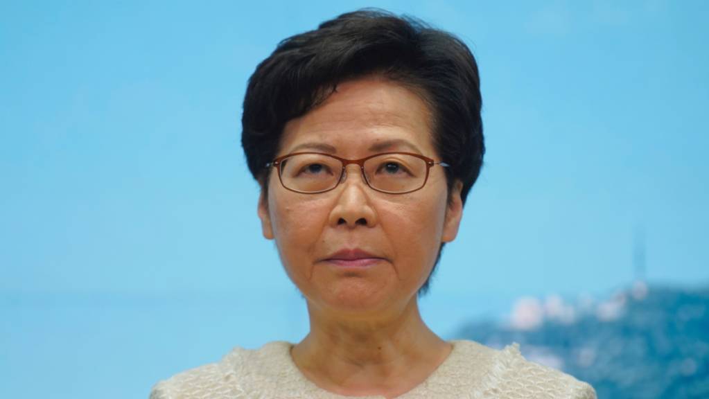 Carrie Lam, Regierungschefin der chinesischen Sonderverwaltungszone Hongkong, hat sich nach britischer Kritik an Chinas Sicherheitsgesetz von der britischen Elite-Universität Cambridge getrennt. 