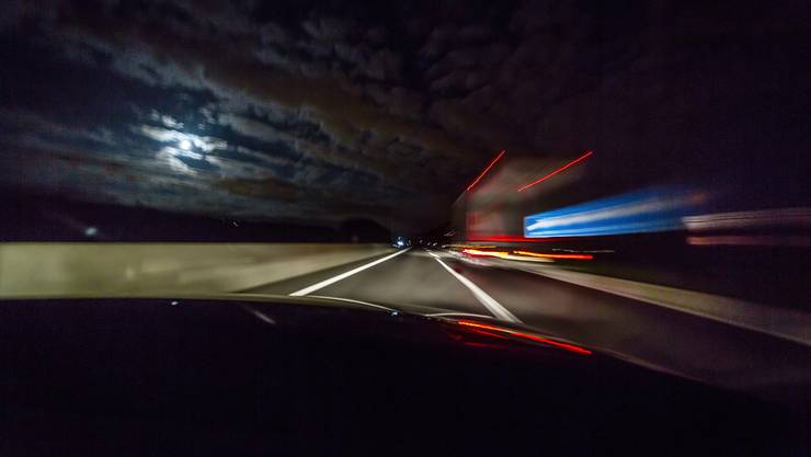 Todlicher Unfall 28 Jahriger Lauft Nachts Auf Autobahn A12 Und Wird Von Auto Erfasst Blaulicht rgauer Zeitung