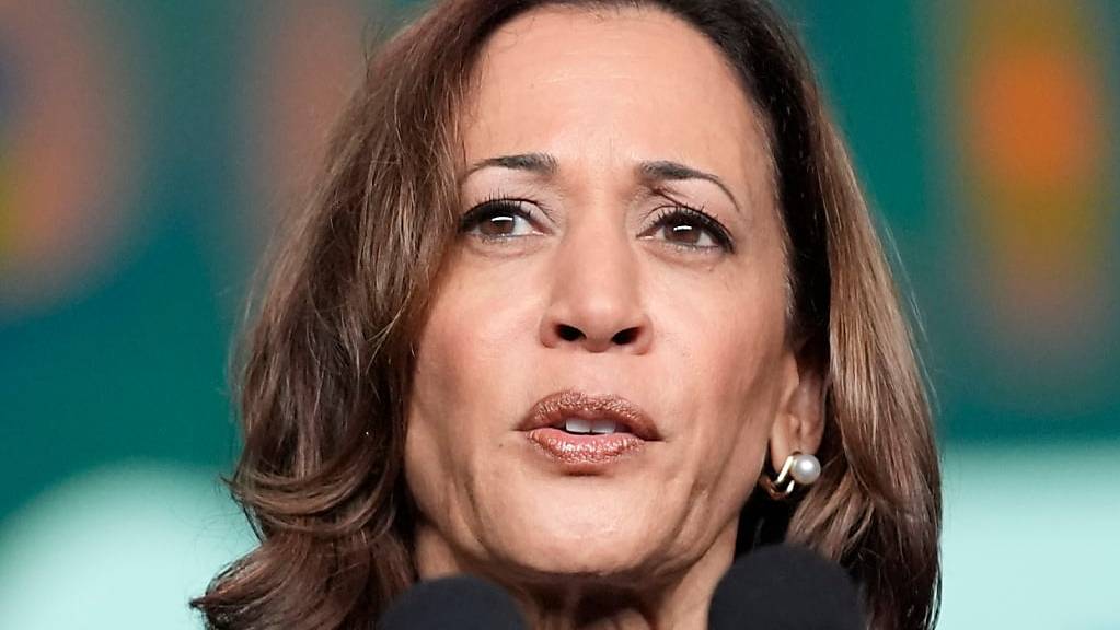 ARCHIV - Kamala Harris hat sich bei einer Online-Abstimmung der Demokraten die notwendige Mehrheit für die US-Präsidentschaftskandidatur gesichert. Foto: Mat Otero/AP