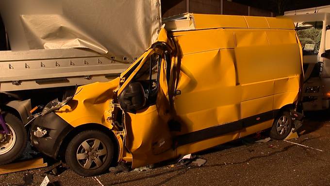 Crash auf der A1: Mehrere Verletzte nach Verkehrsunfall