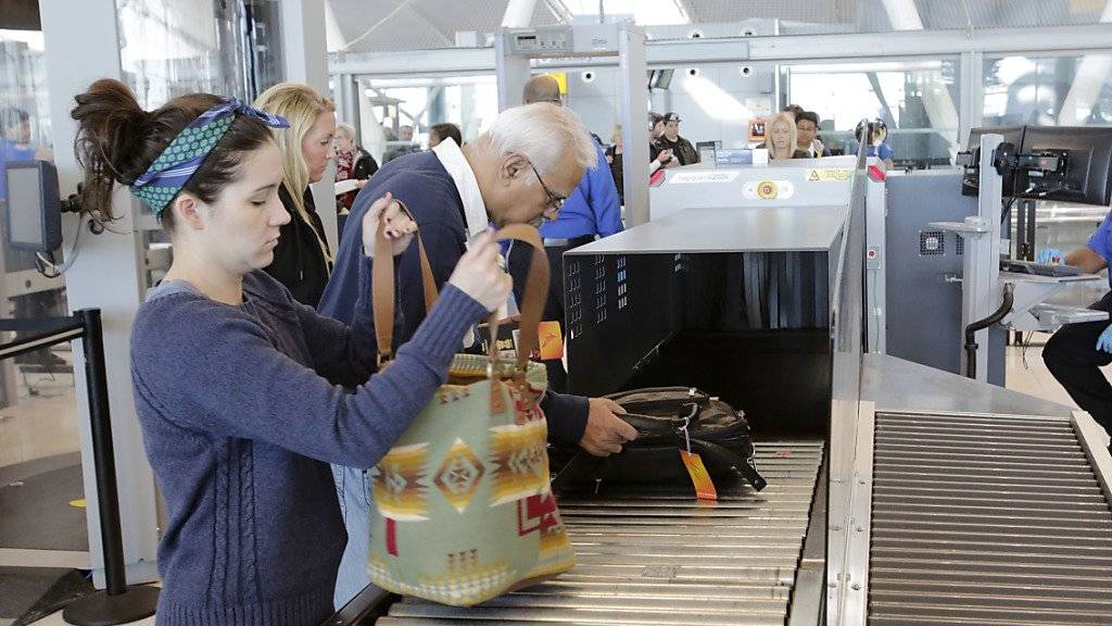 An Flughäfen soll künftig auch überprüft werden, ob ein Passagier verbotene atomare Materialien mit sich führt. (Symbolbild)