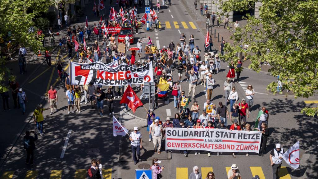 Der Umzug durch die Stadt Zürich gilt als grösste 1.-Mai-Veranstaltung der Schweiz. (Archivbild)