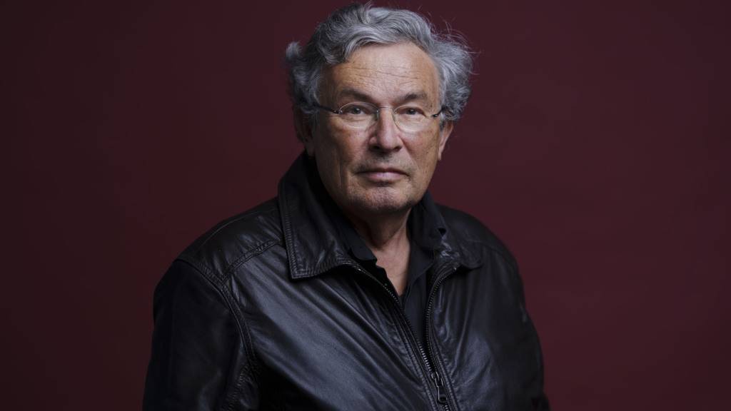 Der Schweizer Autor Charles Lewinsky will mit seinen Büchern keine Botschaften senden. «Ich gehöre zu der altmodischen Sorte Schriftsteller, die Geschichten erzählen wollen», sagt er zu seinem 80. Geburtstag (Archivbild)