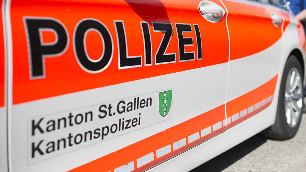 Ein Mitarbeiter der Kantonspolizei St.Gallen agierte als Sprecher für die Massnahmenkritiker.